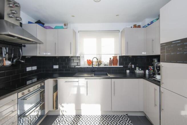 2 Andrews Close-21.jpg