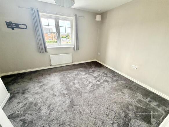 2 bed Semi-Detached to rent Image 4