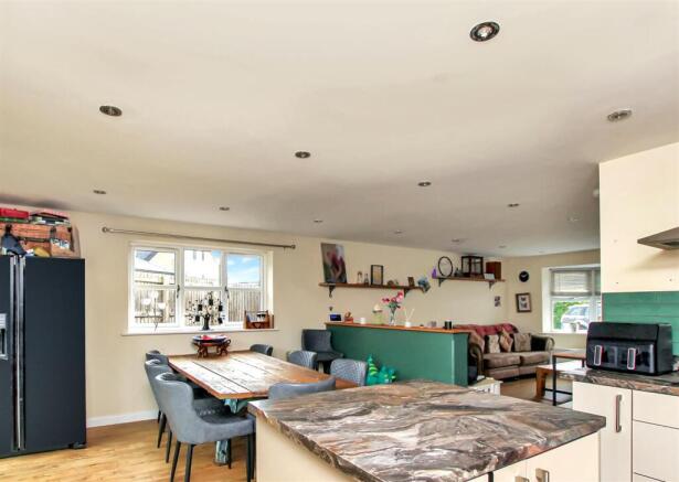Kitchen Area - b.JPG_N6.jpg