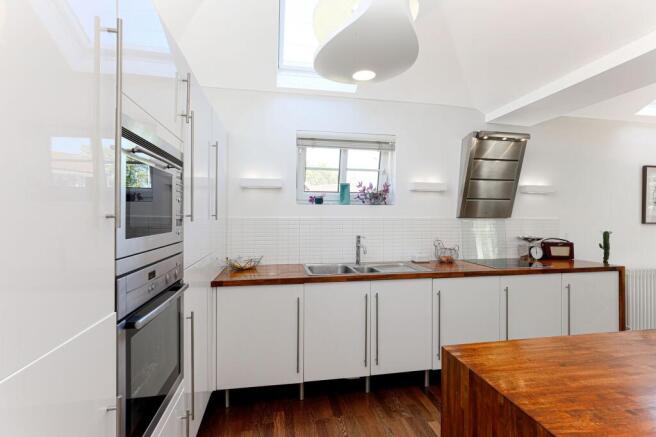 4 bed Detached for sale Image 7