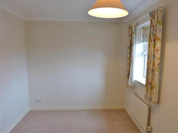 4 bed Detached to rent Image 6