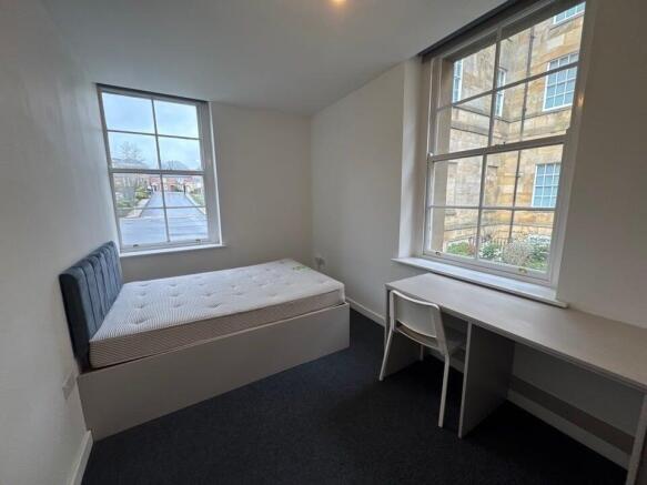 5 bed Apartment to rent Image 10