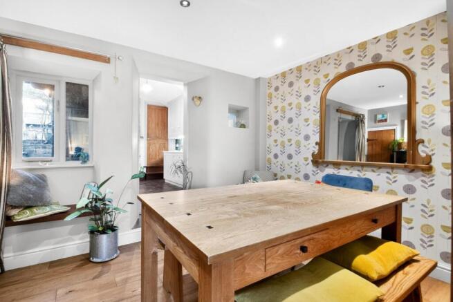 4 bed Semi-Detached for sale Image 6