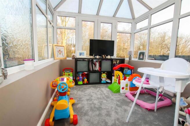 HALF BRICK / UPVC DOUBLE GLAZED CONSERVATORY