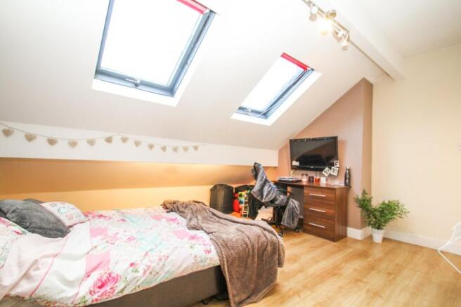 4 bed Terraced to rent Image 6