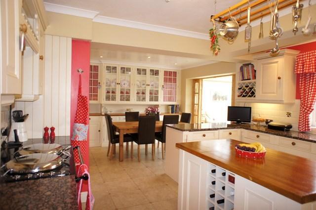 Kitchen dining