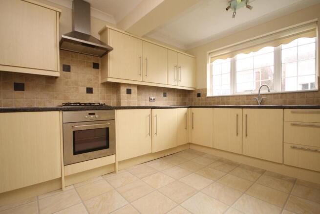 KITCHEN  (2).JPG