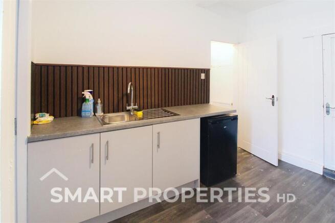 3 bed Terraced to rent Image 5