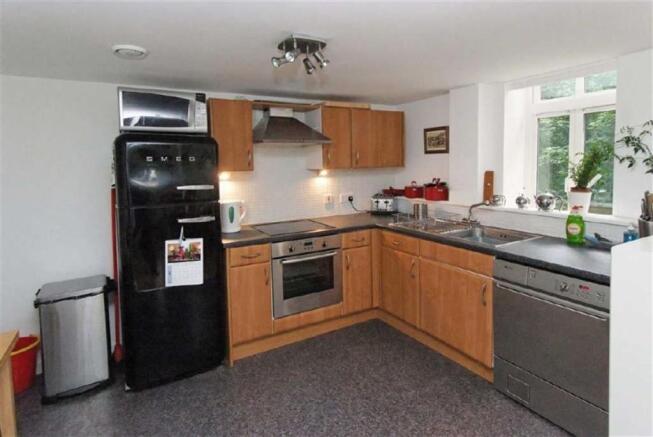 BEAUTIFUL FITTED KITCHEN