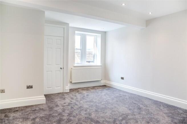 5 bed House for sale Image 11