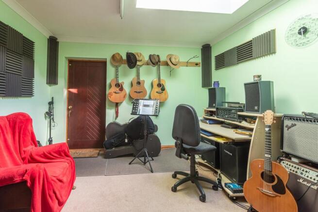 Music Room / Bedroom 5