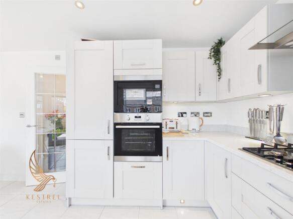 4 bed Detached for sale Image 6
