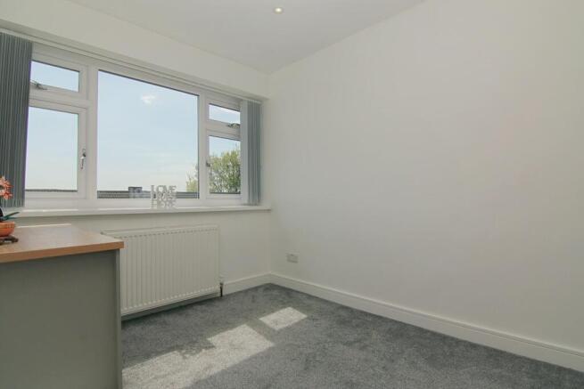 3 bed Town House for sale Image 11