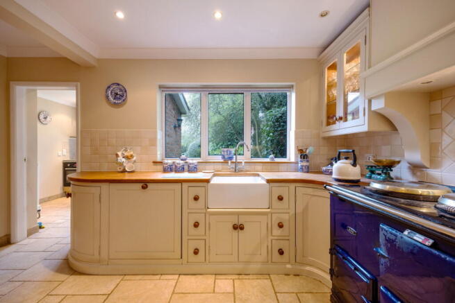 4 bed Detached for sale Image 10