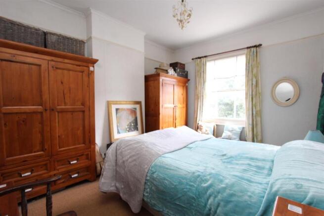 4 Spencer Ave bed1.jpg