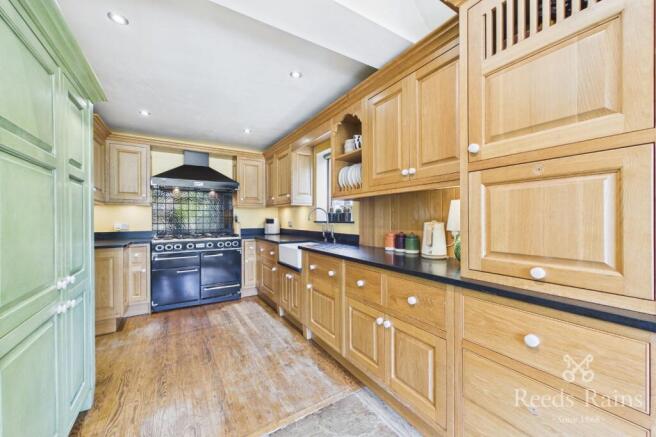 Woodfield Park, Walton, Wakefield, West Yorkshire, WF2 photo 4