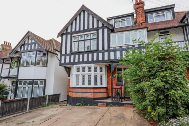 1-bed flat on Ailsa Road, Westcliff-On-Sea, £185,000