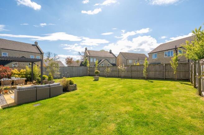 5 bed Detached for sale Image 5