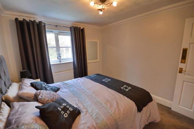 7 Leighton close bed3.jpeg