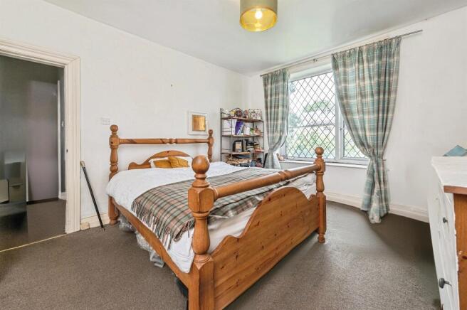 4 bed Detached for sale Image 9