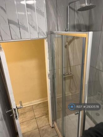 3 bed Flat to rent Image 11