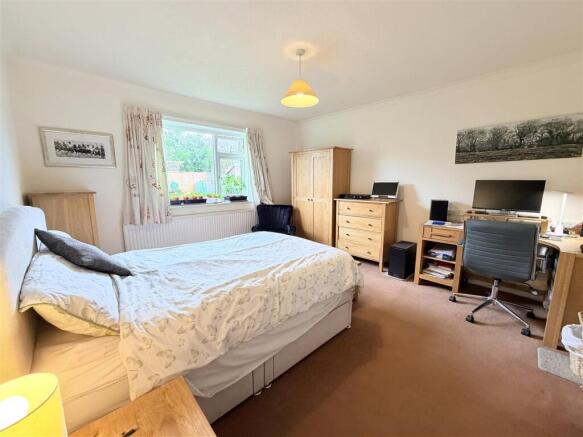 2 bed Detached Bungalow for sale Image 5