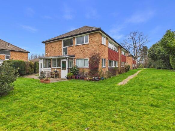 SIDE ASPECT & COMMUNAL GARDENS