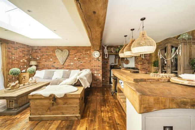 2 Cleveland Close20.jpg