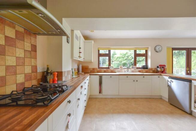 KITCHEN/BREAKFAST ROOM