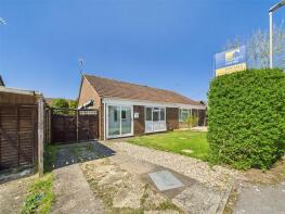 118, Courtfield Road, Quedgeley, Gloucester GL2 4UF