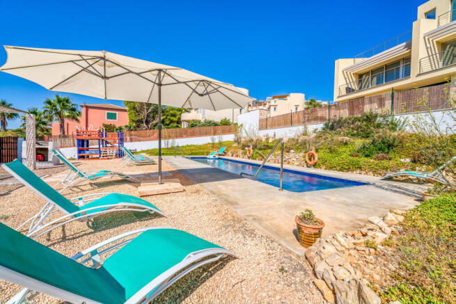 Pool area and sun terraces