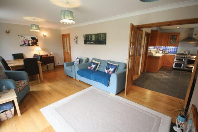 Lounge/ Dining...