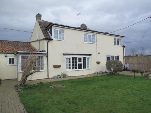LILAC COTTAGE 048.JPG