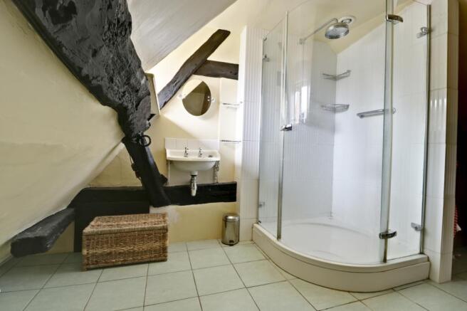 Ensuite to Bed 1