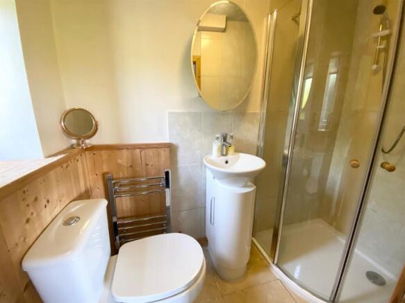 5 bed Detached for sale Image 7