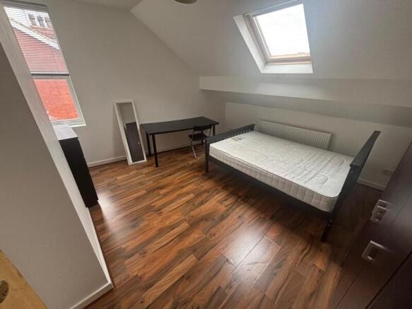 6 bed Terraced to rent Image 2