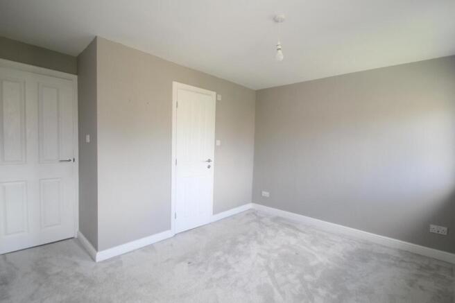 4 bed House to rent Image 9