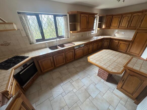 Fishpool Road, NG21 photo 4