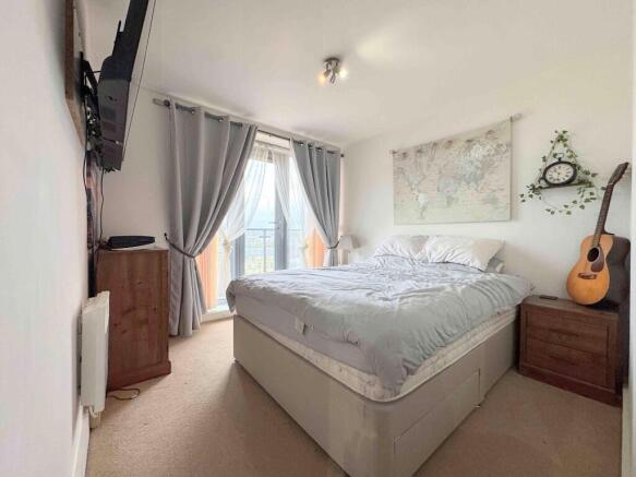 3 bed Apartment for sale Image 9