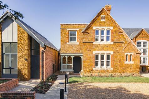 Beautiful Renovated Property within Walking Distance of the Beach