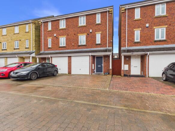 CAM03729G0-PR0285-STILL030