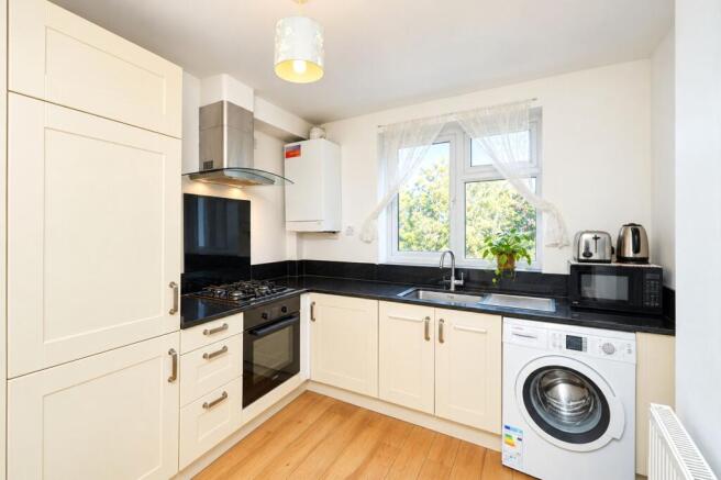 Gruneisen Road, London, N3 photo 2