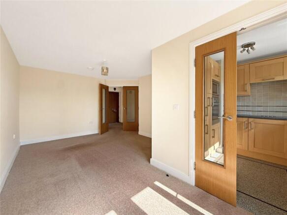 2 bed Flat for sale Image 5