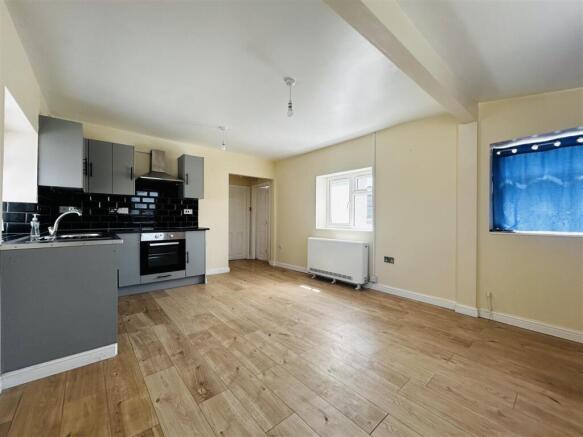 LOUNGE KITCHENETTE