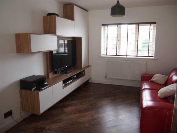 DINING/SITTING ROOM