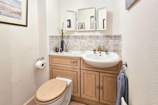 3 bed Flat for sale Image 12