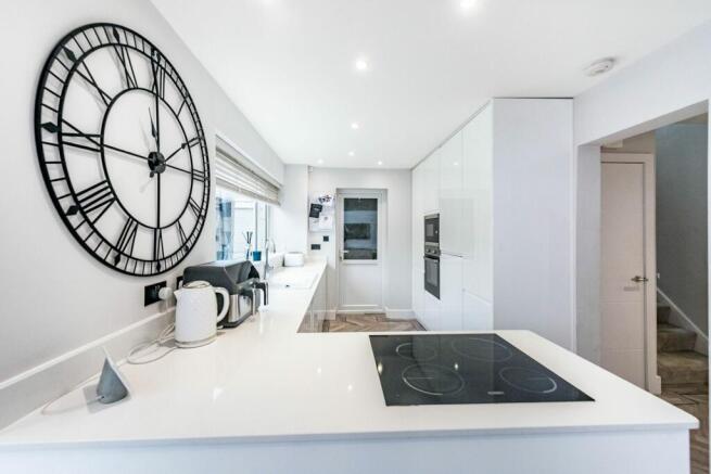 KITCHEN DINER AND LOUNGE