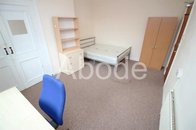 6 bed House to rent Image 11
