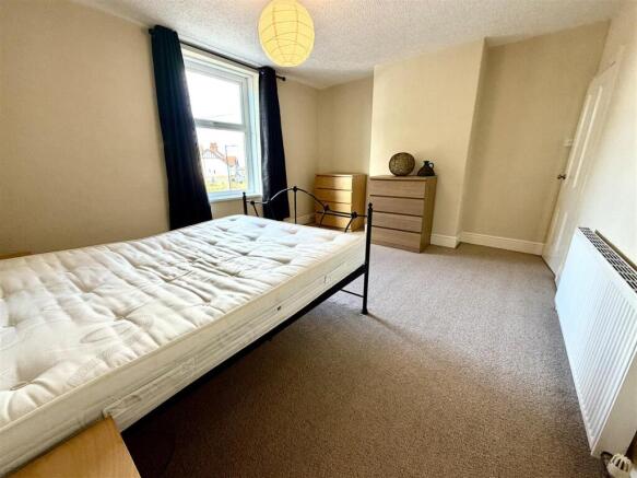 3 bed Terraced to rent Image 5