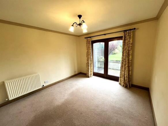 SITTING ROOM/BEDROOM 3